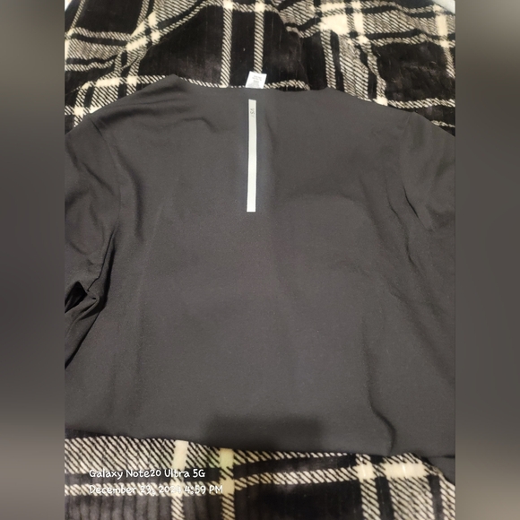 NWT Victoria Secret Black Long Sleeve compression type Top,size Xl w/ thumbholes - Picture 6 of 9